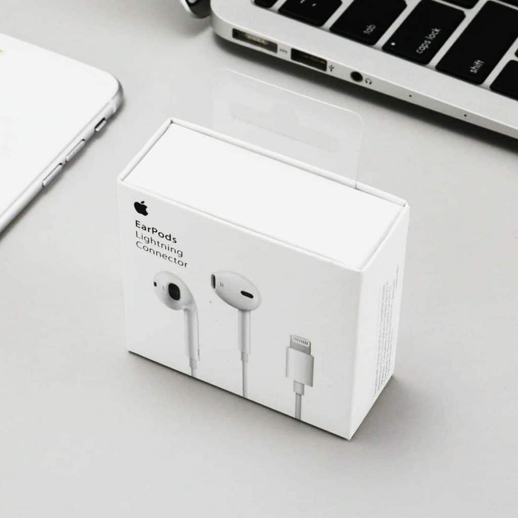 Apple EarPods with lightning connector